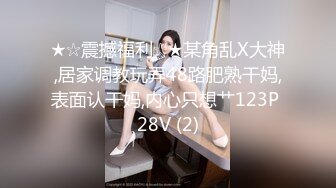 一丝不掛的老闆娘受孕